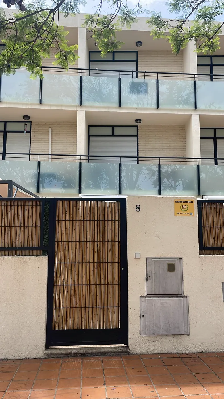 Acceso de una vivienda en la Costa del Sol